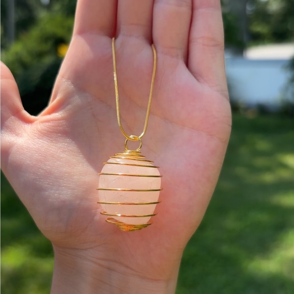 Jewelry - ‼️SALE $10‼️Handmade Rose quartz in a gold wire wrapped necklace